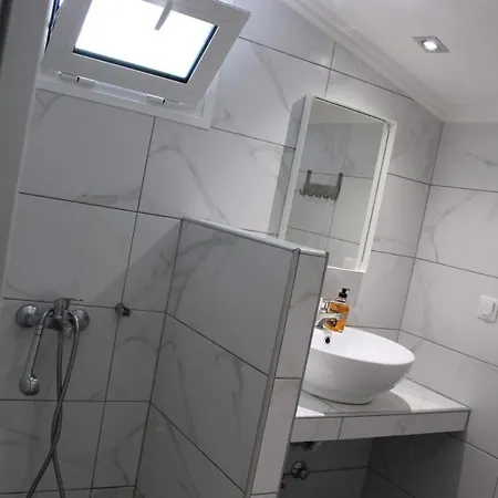 Anthia House Апартаменты