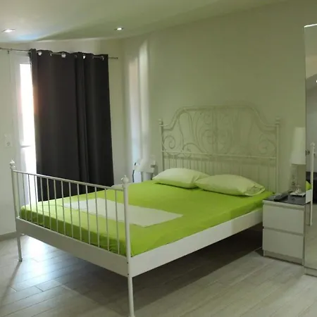 Апартаменты Anthia House Сарти