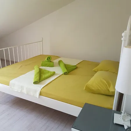 Anthia House Апартаменты Сарти