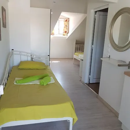 Anthia House Апартаменты Сарти