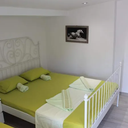Anthia House Apartment