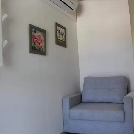 דירה Anthia House *