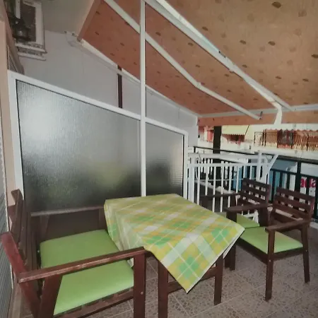 Anthia House Apartment