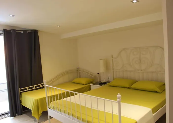 Anthia House Appartement *