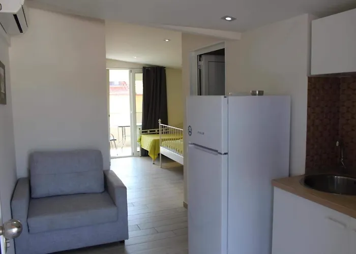 Anthia House Сарти