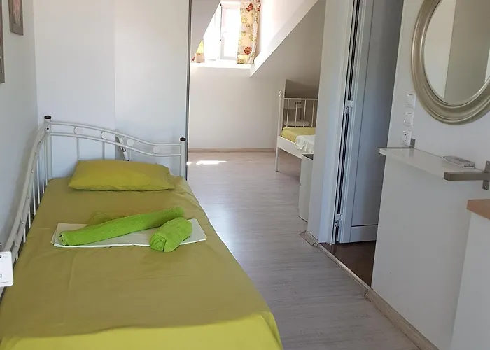 Anthia House Apartman Szárti
